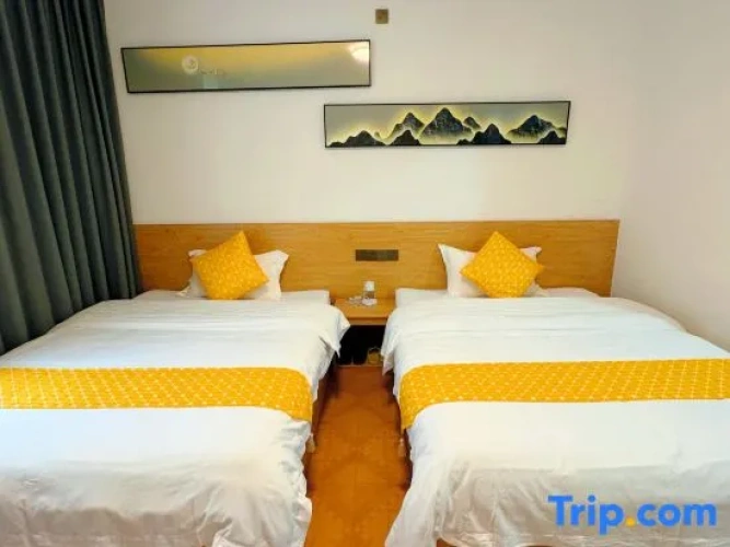 Standard Twin room with balcony