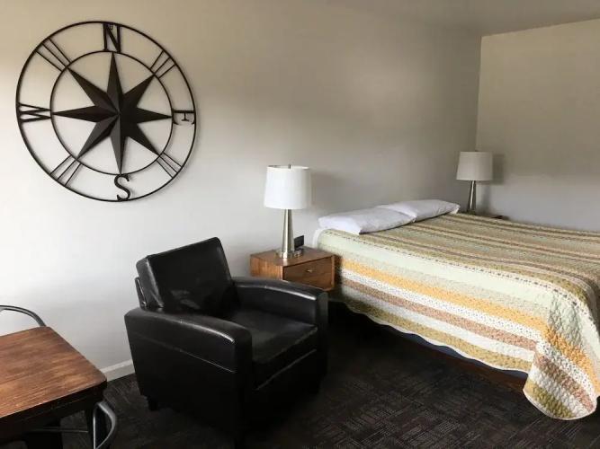 Three Lakes Motel