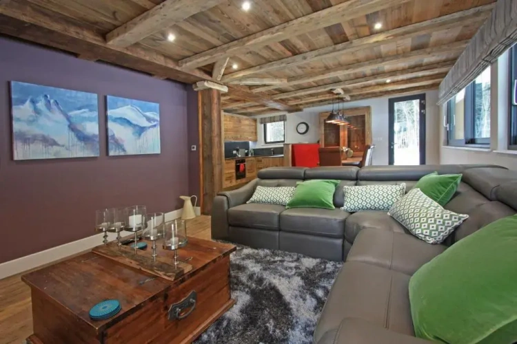 3 Bedrooms Apartment