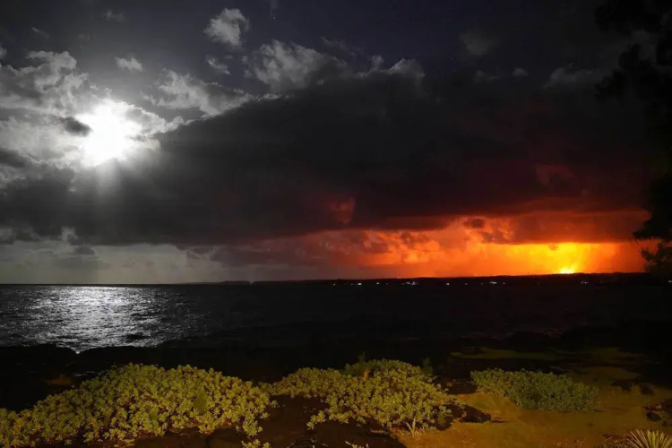 Direct Oceanfront, Big Island Home