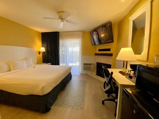 Standard Quadruple room with balcony