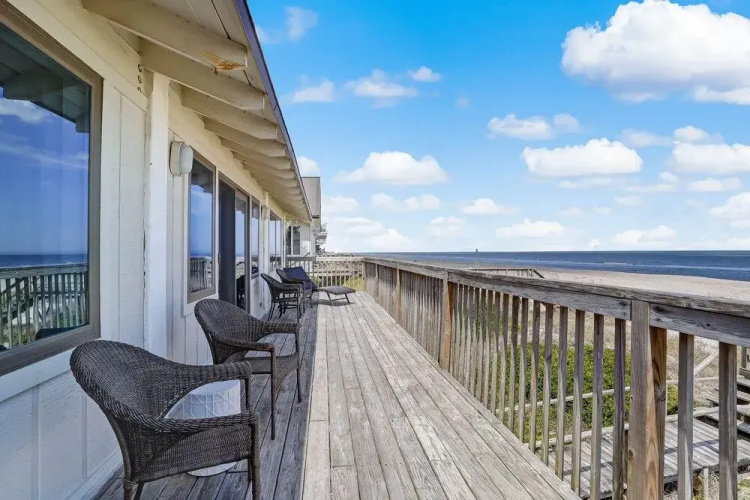 Oceanfront Pet Friendly Unit by RedAwning