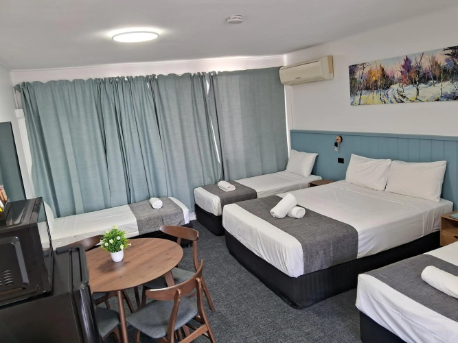Mid City Motor Inn