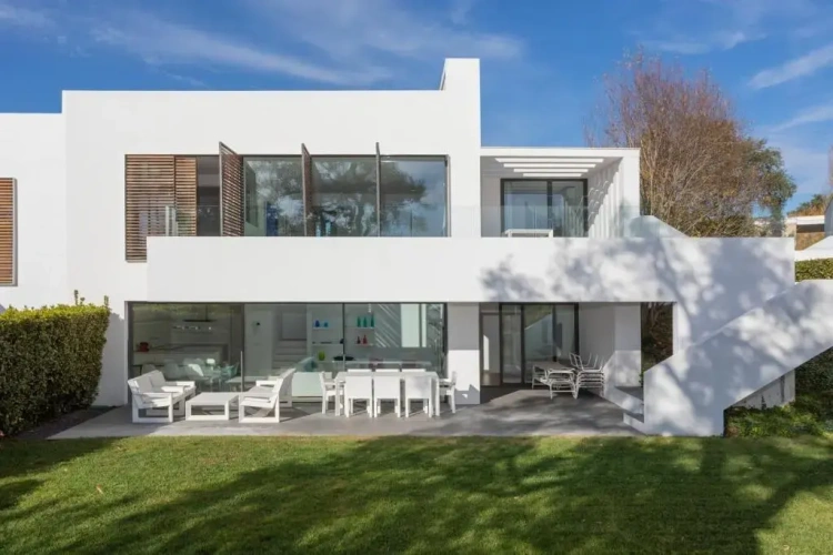 4 Bedrooms Cottage