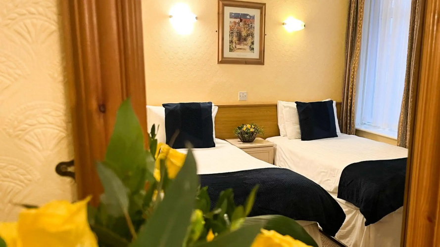 Sutcliffe Hotel