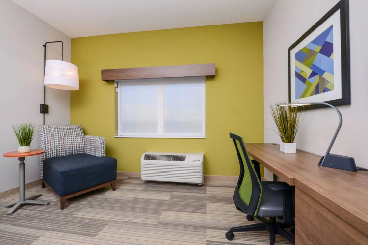 Holiday Inn Express & Suites St. Petersburg - Madeira Beach photo 16