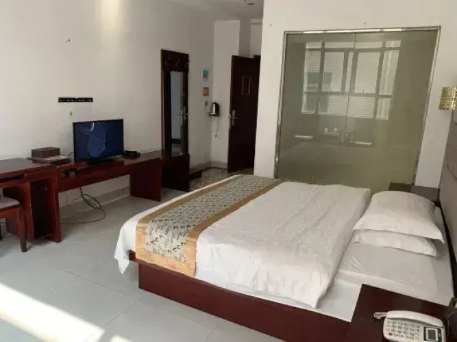 Jinyuan Business Hotel (Danzhou Bus Station)
