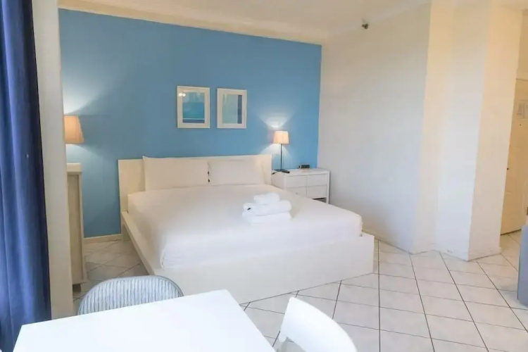 778 Studio Apartment Hollywood