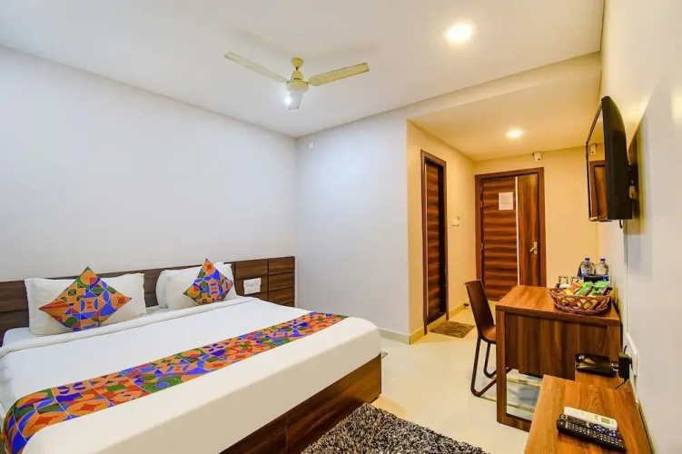 Fabhotel Royal Crystal