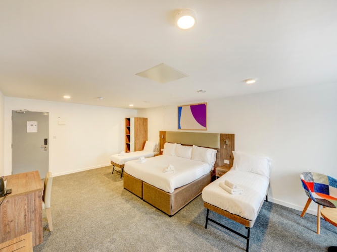Standard Triple room