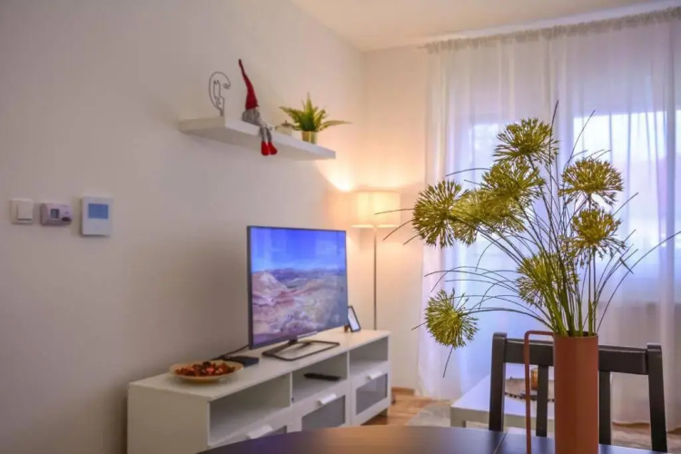 Ema apartment / quiet, lovely and cozy