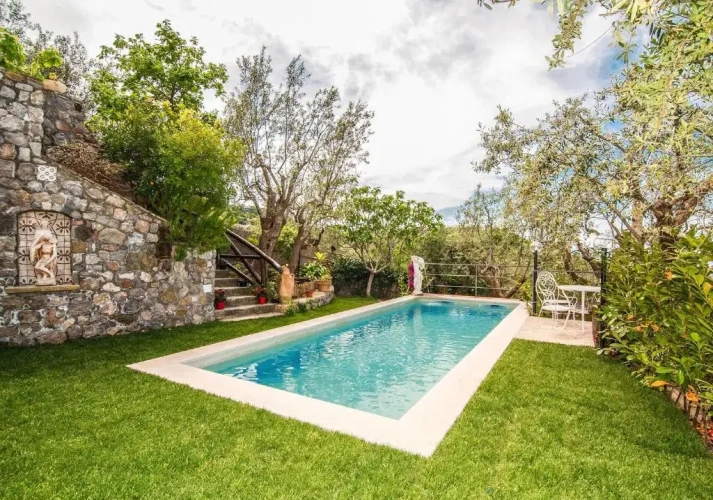 4 Bedrooms Cottage