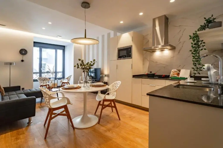 2 Bedrooms Apartment
