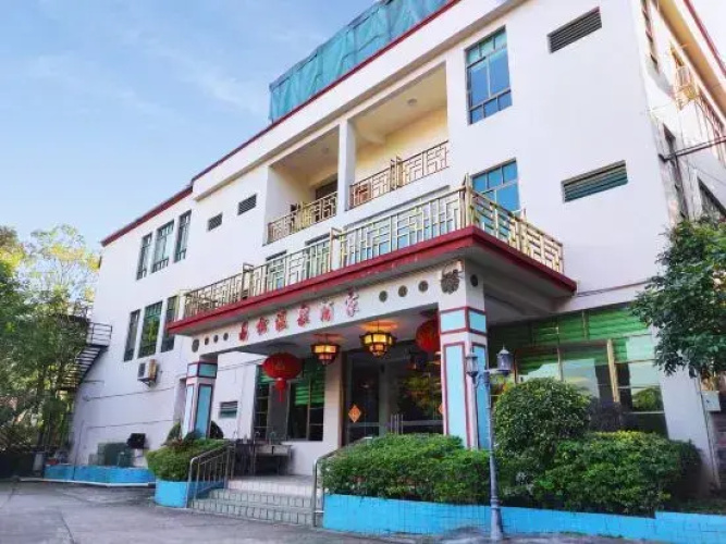 Longmen Changsong Hot Spring Hotel