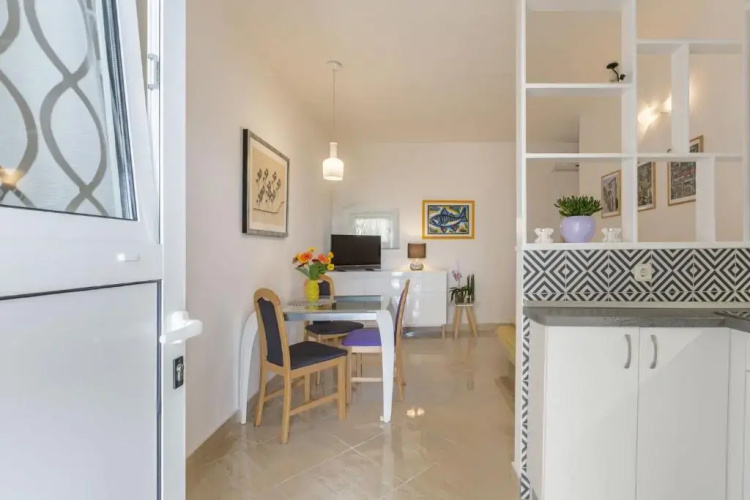 Apartments Matea - 20m from sea
