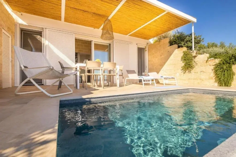 2 Bedrooms Villa
