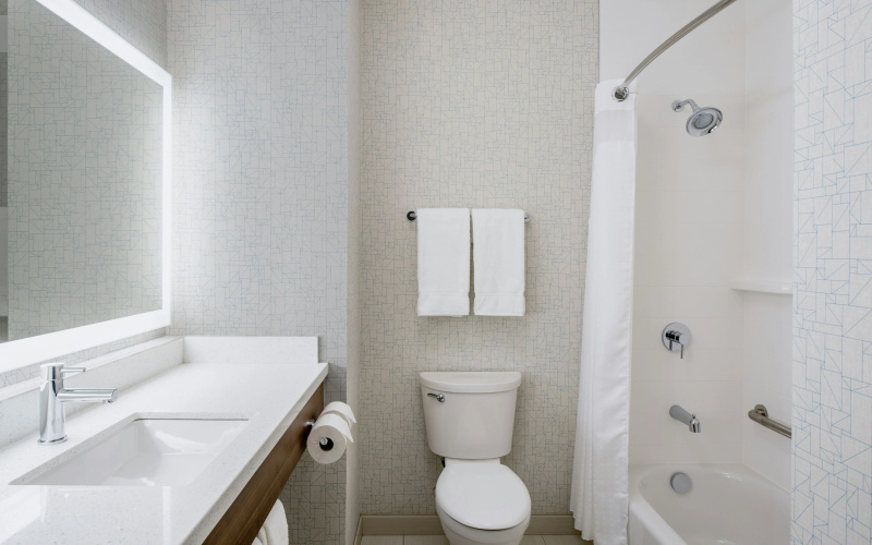 Holiday Inn Express & Suites Kelowna - East photo 12