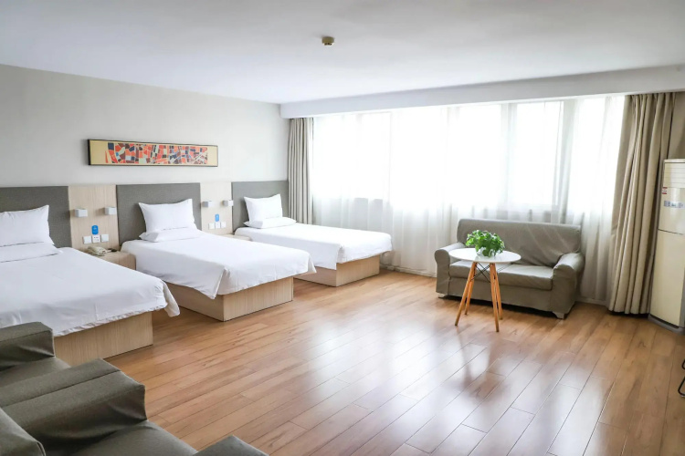 Home Inn JiNan Railway Station Square