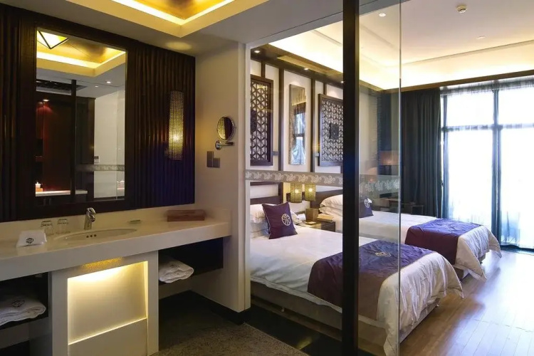 Huanxiu Resort And Spa