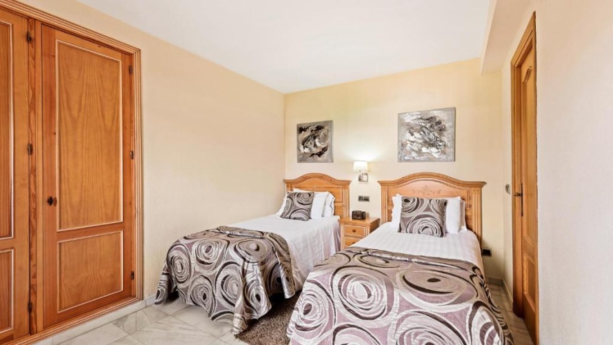 2 Bedrooms Classic Apartment