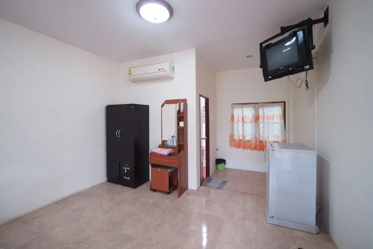 Arunroj Apartment