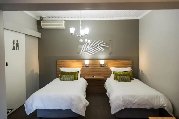 Palm Lodge