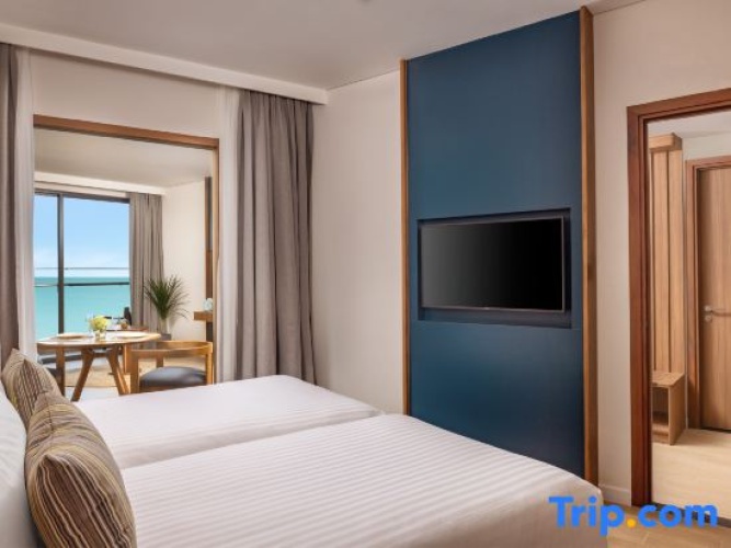 Grand Double Family Suite with sea view