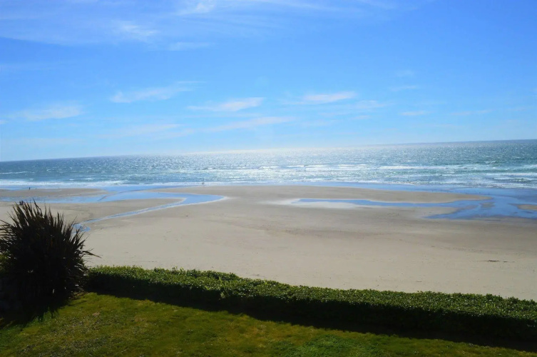 Starfish Manor Oceanfront Hotel