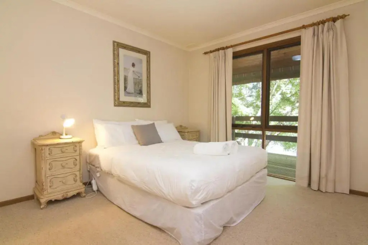 Alrima Lodge, Bright
