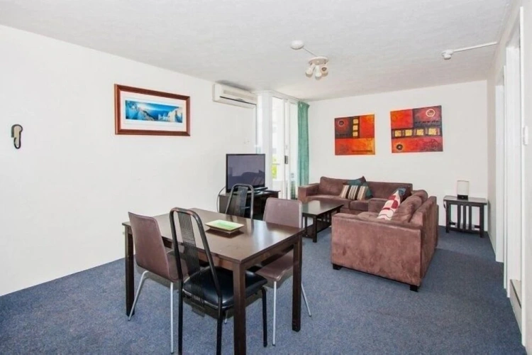 2 Bedrooms Apartment