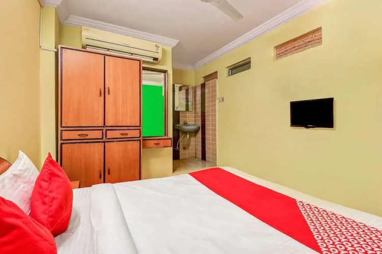 OYO 26562 Dazzle Lodge