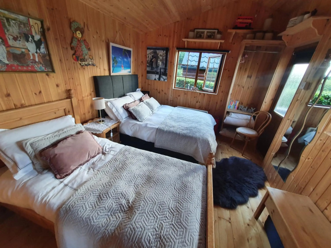 Cosy Countryside Log Cabin