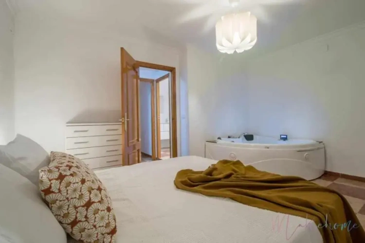 3 Bedrooms Apartment