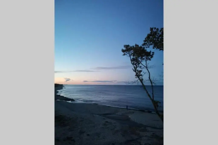 MARINE DE Bravone pieds dans l'eau