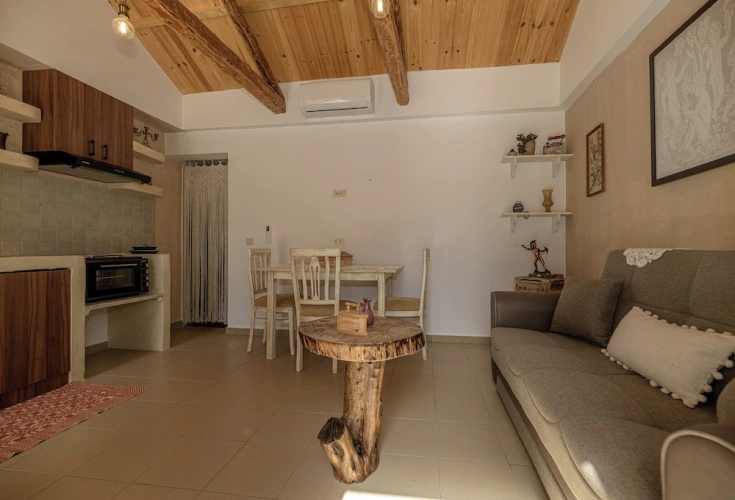 2 Bedrooms Apartment with mountain view