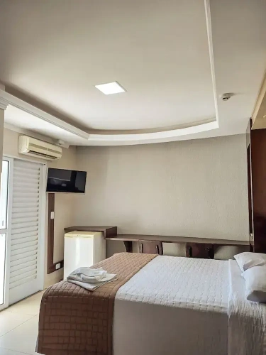 Standard Triple room with city view