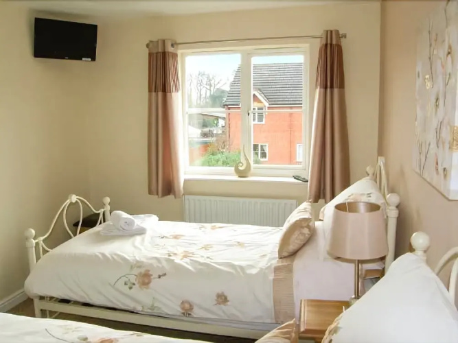 10 Friars Field
