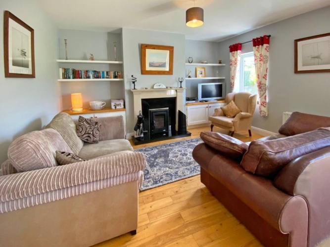 4 Bedrooms Cottage