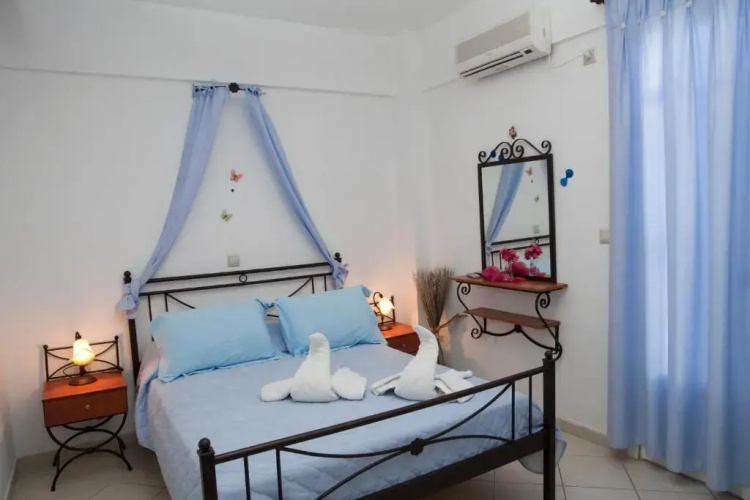 Dafnis Studios & Apartments