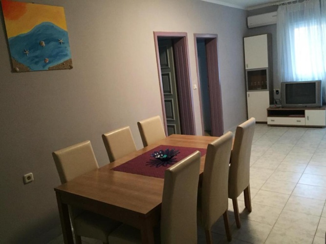 3 Bedrooms Apartment