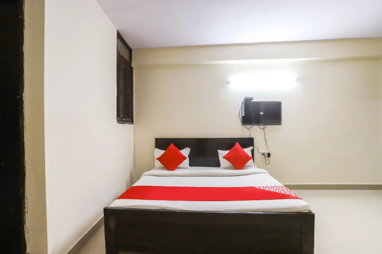 OYO 62106 Royal Residency