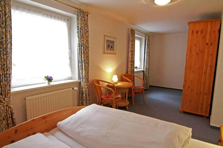 Haus-Meisennest-Wohnung-Kiebitz