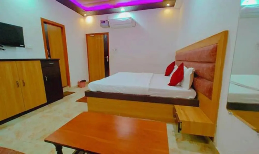 Fabhotel Elegance