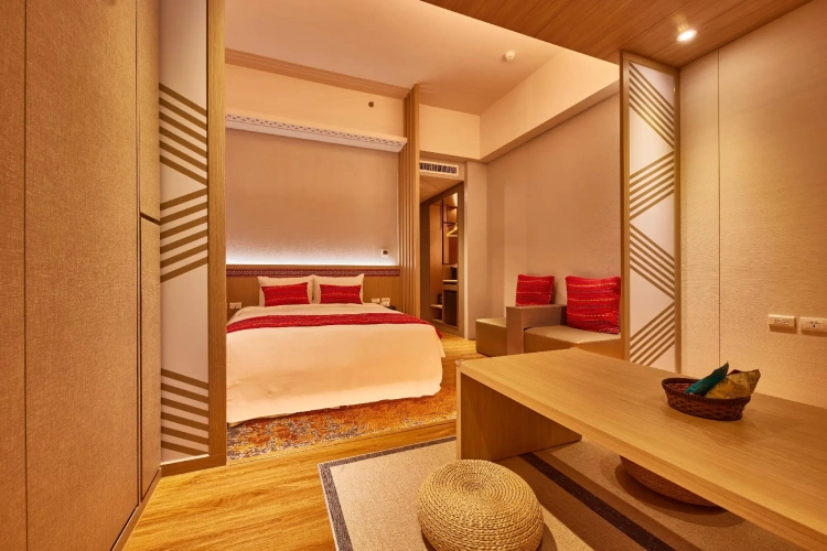 Standard Double room with street view