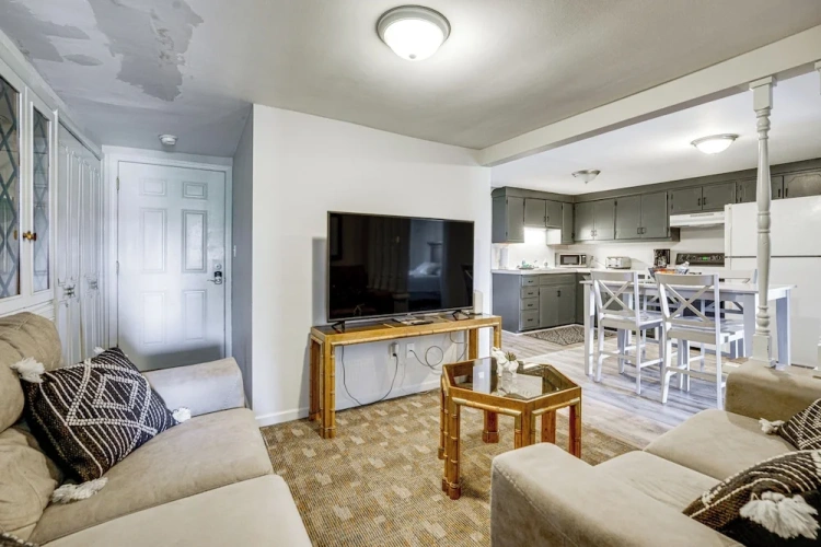 2 Bedrooms Apartment