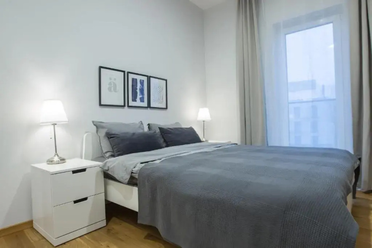 Bright 1BD Apartment in Old Town by Hostlovers