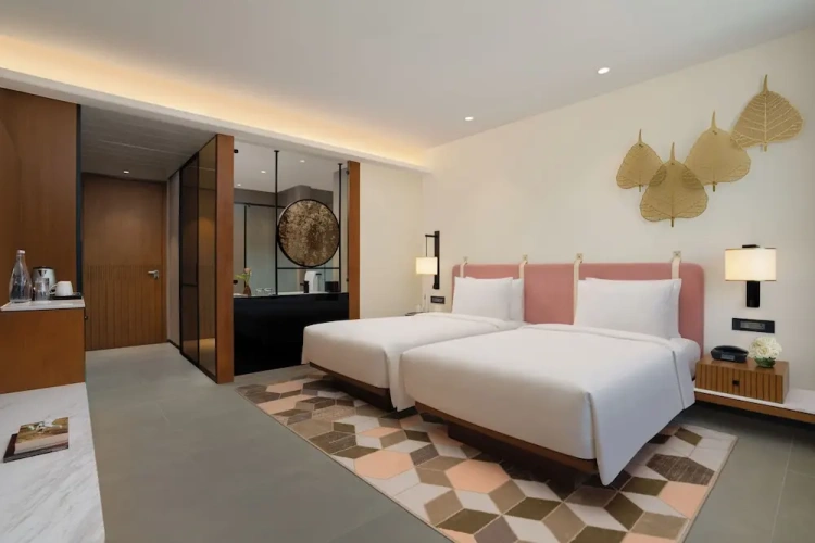 Standard Twin room with balcony