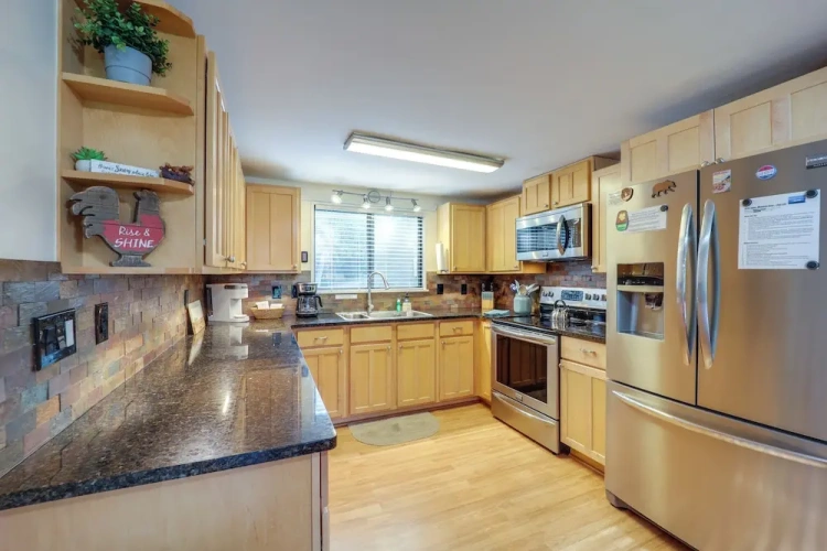 4 Bedrooms Apartment with balcony