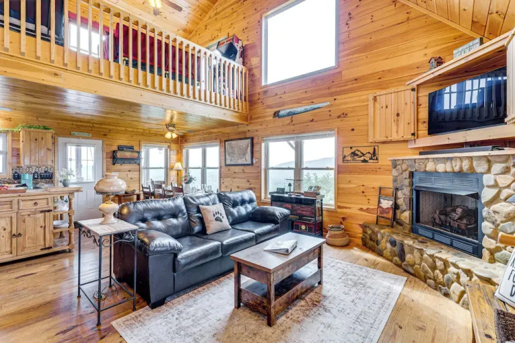 Mtn-view Cabin: Deck & Pets Welcome in Murphy