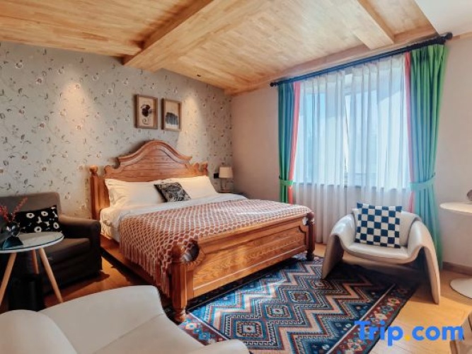 Deluxe Double room with courtyard view